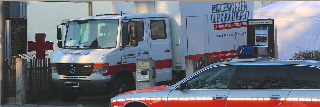 Materialwagen des Blutspendedienstes beim BRK Aubing