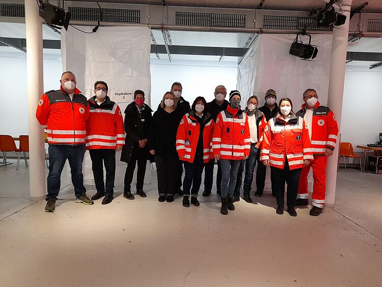 Ehrenamtliche bei Impfaktion im Ubo9